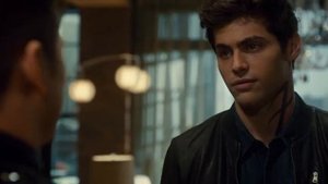 Сумеречные охотники 2х13. Алек и Магнус целуются и ссорятся из-за приказа института.