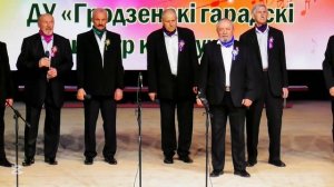 Потрясающее пение от элегантных мужчин в чёрных костюмах.