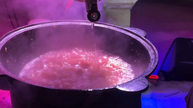 Муж готовит плов на новом казане и кукурузные лепешки смотреть онлайн