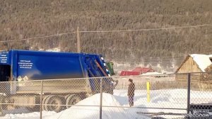 КАМАЗ-МУСОРОВОЗ/ВЫГРУЖАЕТ МУСОРНЫЙ БАК💪🏻