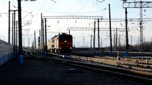 Тепловоз 2ТЭ10М-3434 с контейнерным поездом.