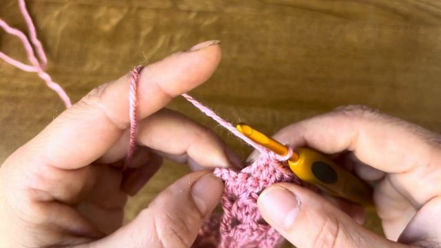 Châle « Roza » au crochet #crochet #Вязание # πλέκω #tığ işi #вязанне к смотреть онлайн