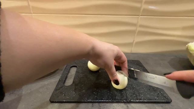 ТАКОГО ВЫ ЕЩЕ НЕ ПРОБОВАЛИ! Вкуснейший салат всего из 4 смотреть онлайн