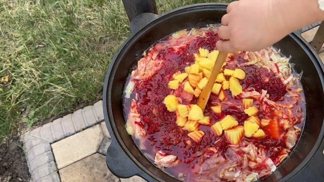 БОРЩ НА КОСТРЕ. Delicious borscht cooked over a campfire