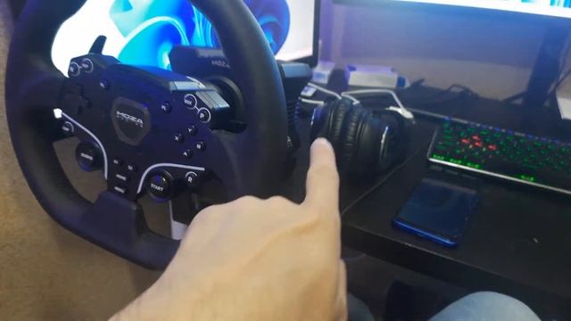MOZA r5 vs thrustmaster t300 ЛИЧНЫЙ ОПЫТ плюс VR сравнение рулей