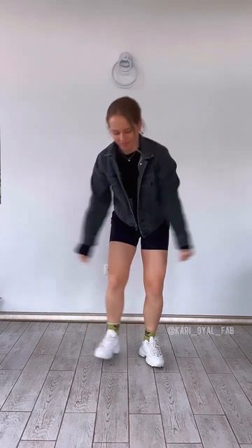 Онлайн школа по Dancehall 📲 IG: kari_gyal_fab 🔥 #танцы #обучениетанцам #dancehall #денсхолл смотреть онлайн