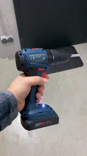 Bosch Professional GSB 185 -li, 18В, 2 акум. GBA 2 амп.год, зарядний прист? смотреть онлайн