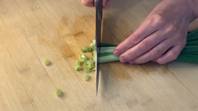 Весенний свежий вкус и аромат! Салат из ранней капусты смотреть онлайн