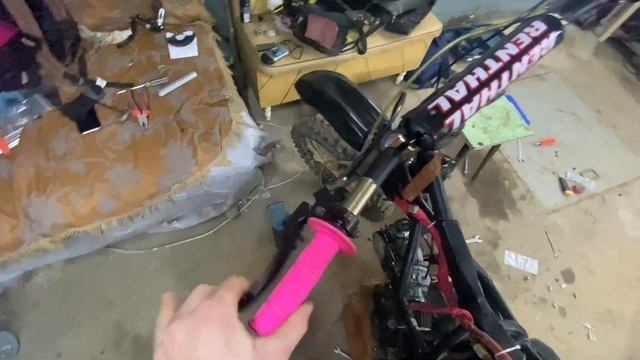 Школьник Купил питбайк за 25к вложил в него ещё 40к￼ смотреть онлайн