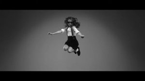 А мне бы петь и танцевать а мне бы прыгать и скакать