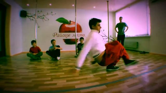BREAK-DANCE в студии 🍎Райское место🍎 смотреть онлайн