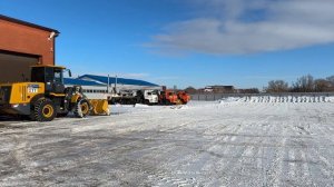 Чистка снега фронтальным погрузчиком XCMG LW330