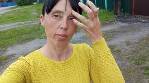 В гостях брат.Ульяша начала писать слова.