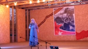 Расцвела смородина.