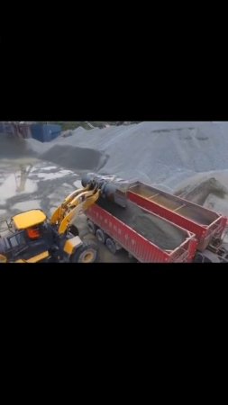 Работа фронтального погрузчика. #производство #construction