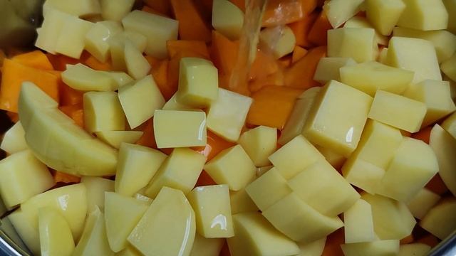 Zarte Kürbissuppe | Нежный суп из тыквы смотреть онлайн