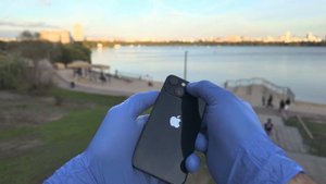 Краткое сравнение Duoqin Qin 3 Ultra и Apple iPhone 13 Mini.