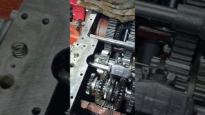 Сборка КПП на тракторе Т-25.