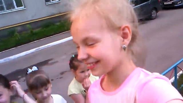 Видео с детьми во дворе спасибо детям))) смотреть онлайн