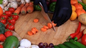 Повар нарезает фрукты и Овощи ...The chef cuts fruits and vegetables приколы , шутки и много другое