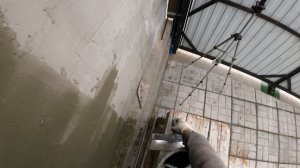Самое дешёвое, но довольно трудоёмкое утепление стены сруба. Штукатурка клеем со стеклосеткой.