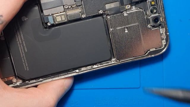 Как БЕЗОПАСНО заменить батарею iPhone 14 Pro за 10 минут!
