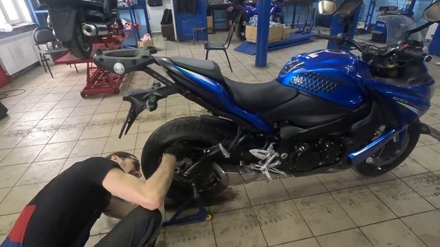 Замена ступичных подшипников на мотоцикле #suzuki  GSX-S 1000 смотреть онлайн