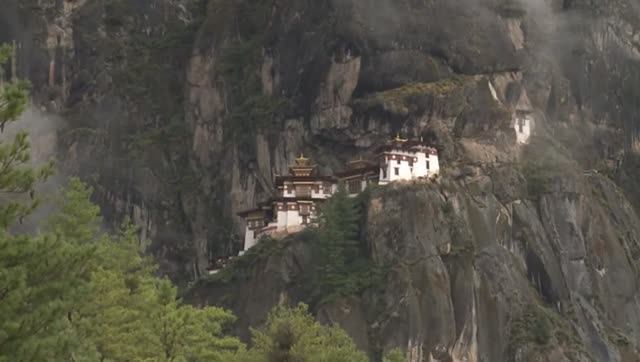 Кухня в Королевстве Бутан.Самобранка с лингамом смотреть онлайн