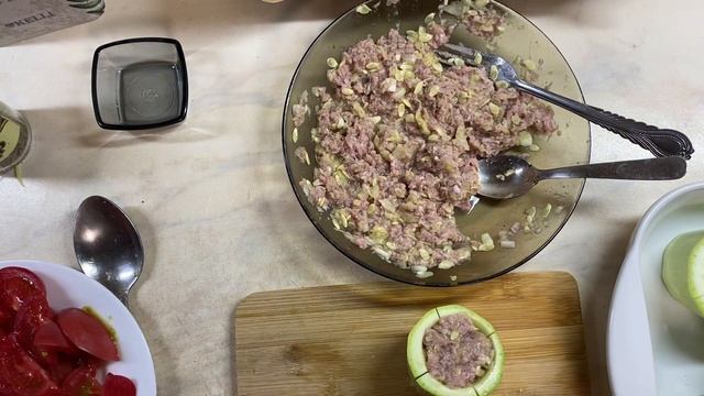 Фаршированные кабачки.