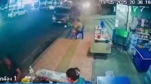 Посетители уличного кафе чудом не оказались на пути у неуправляемого автомобиля