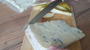 Французский пирог с грушей и горгонзолой