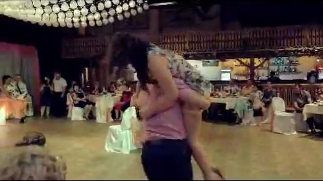 Свадьба. Приколы. Стол вдребезги