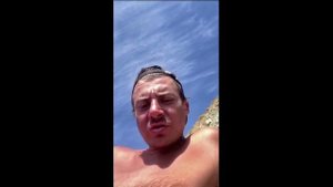 Артур просит уважать его