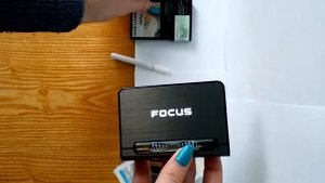 Портсигар с автоматической подачей сигарет и зажигалкой