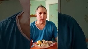 ASMR. КУШАЮ КОПЧЁНУЮ КУРИЦУ С МОЛОДОЙ КАРТОШКОЙ И МАРИНО