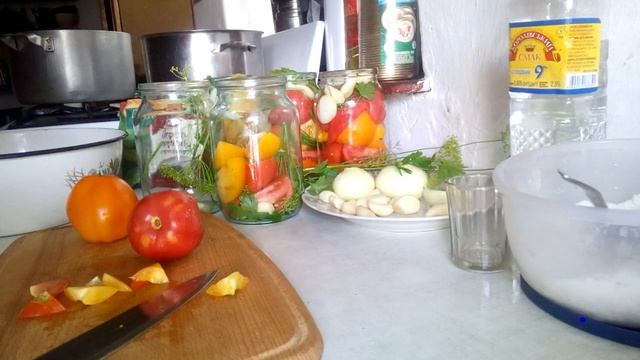 Мариновані помідори кусочками. смотреть онлайн