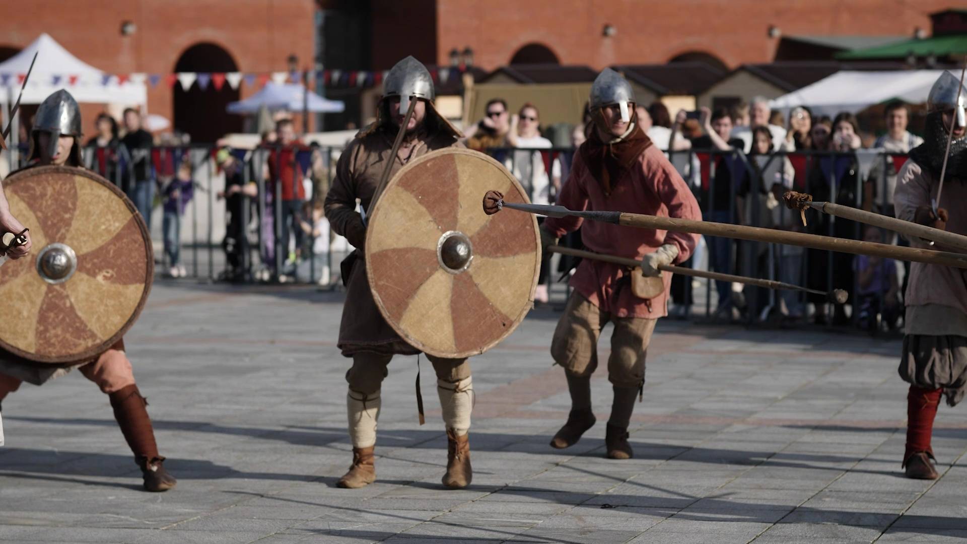 Марий Эл ТВ: Чарла Кремльыште регион-влак кокласе «Наследий» историй реконструкций фестиваль эртен смотреть онлайн