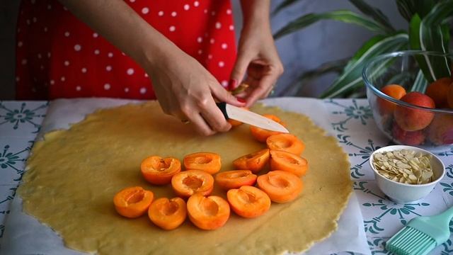 ГАЛЕТА С АБРИКОСАМИ И МИНДАЛЬНЫМИ ЛЕПЕСТКАМИ