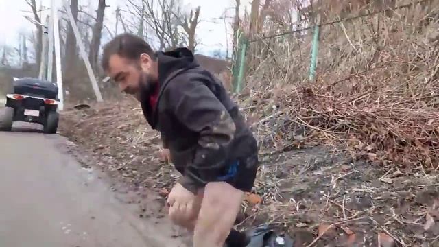 Тапок заминирован! Надо дернуть! Ржака)