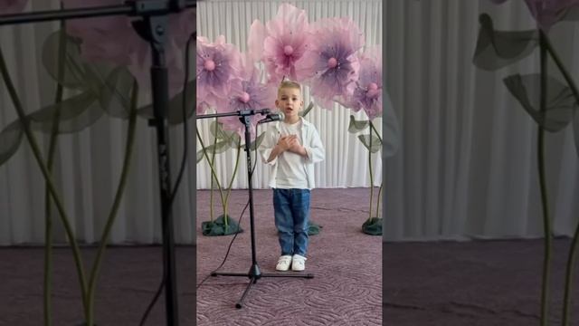 "А де любов..." (виконує Лук'ян Сидько, вихованець старшо смотреть онлайн