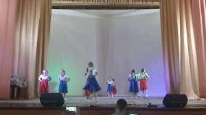 Детский танец " По малину в сад пойдем"