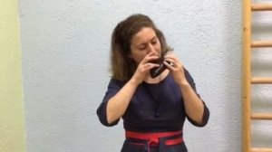 Лена играет на трехкамерной окарине