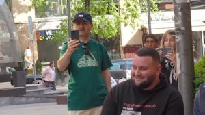 БЕЗДОМНЫЙ с ГИТАРОЙ ШОКИРОВАЛ ЛЮДЕЙ ( основной ролик в