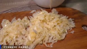 Салат из свеклы с квашеной капустой и овощами.
