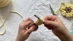 Цветок крючком/ Цветок из трикотажной пряжи/ Брелок кр