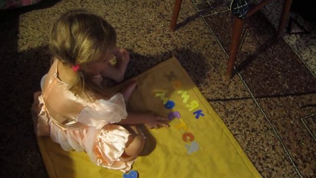 как читает ребёнок в 4 года. слабонервным не смотреть!