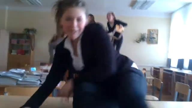 Упоротые танцы вместо информатики:D смотреть онлайн