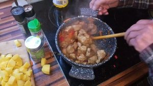 Бигус. Мой рецепт. Мясо, квашеная капуста, картофель.
