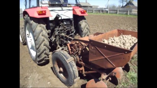 ТРАКТОР МТЗ 82//САЖАЕМ КАРТОФЕЛЬ 2017 смотреть онлайн