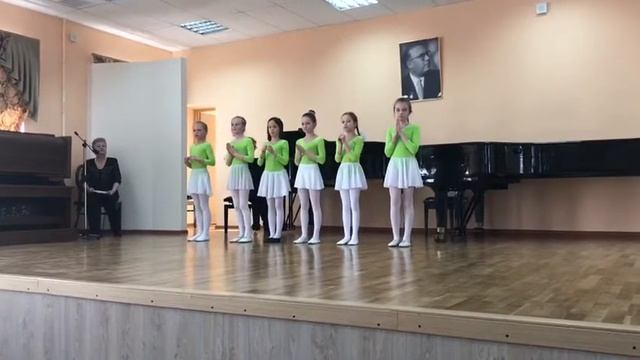 Выступление 1-2 класса ритмики. Педагог Титова Е.Л. смотреть онлайн